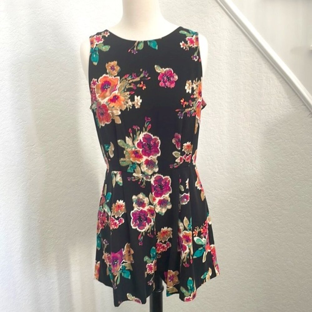 One Clothing floral romper hangs beautifully with two pockets. Large